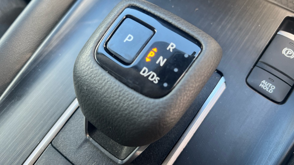 Nissan Qashqai 1.3 DiG-T MH 158 N-Connecta 5dr Xtronic Petrol Hatchback - Image 47