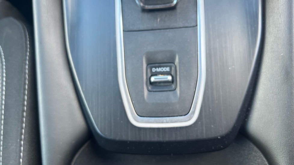 Nissan Qashqai 1.3 DiG-T MH 158 N-Connecta 5dr Xtronic Petrol Hatchback - Image 65