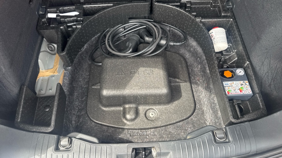 Ford Kuga 2.5 PHEV Vignale 5dr CVT Estate - Image 23