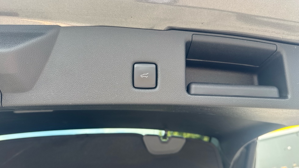 Ford Kuga 2.5 PHEV Vignale 5dr CVT Estate - Image 25