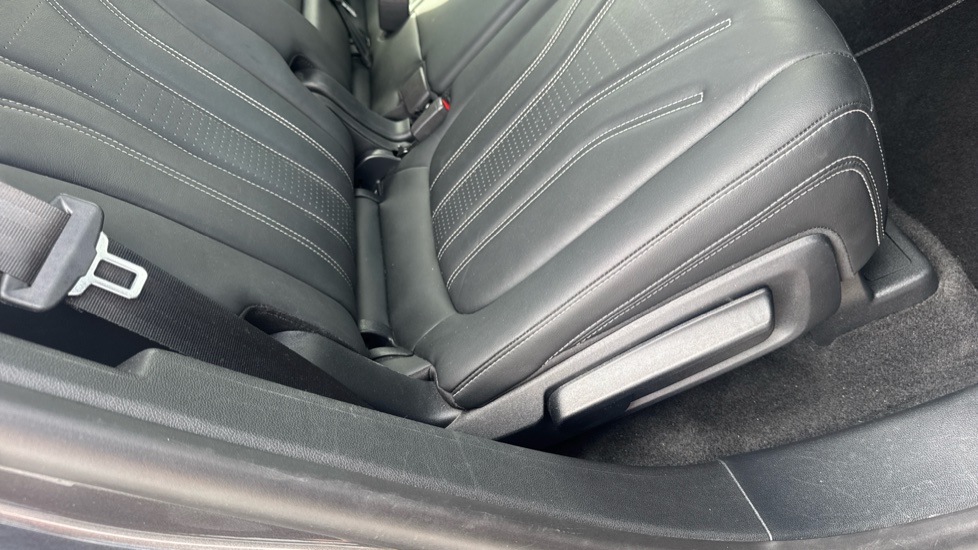 Ford Kuga 2.5 PHEV Vignale 5dr CVT Estate - Image 29