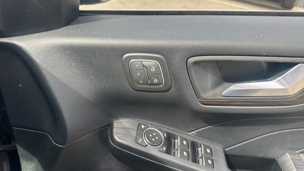 Ford Kuga 2.5 PHEV Vignale 5dr CVT Estate - Image 35