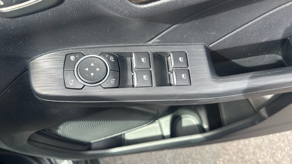 Ford Kuga 2.5 PHEV Vignale 5dr CVT Estate - Image 36
