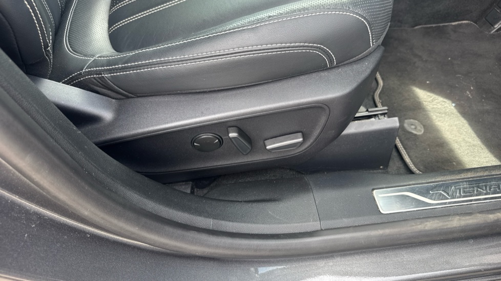 Ford Kuga 2.5 PHEV Vignale 5dr CVT Estate - Image 38