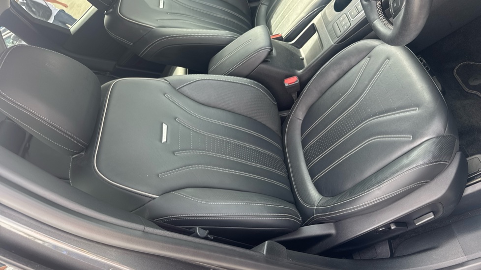 Ford Kuga 2.5 PHEV Vignale 5dr CVT Estate - Image 39