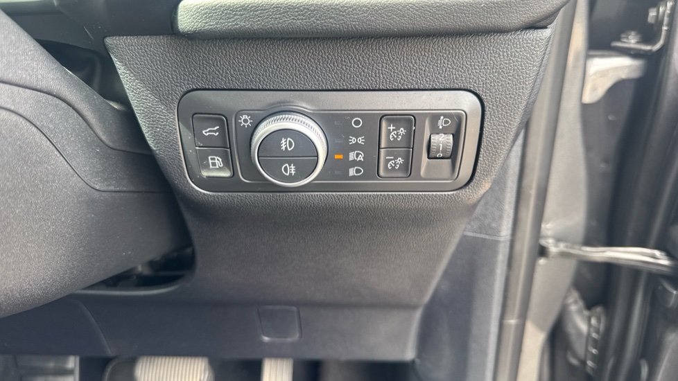 Ford Kuga 2.5 PHEV Vignale 5dr CVT Estate - Image 40