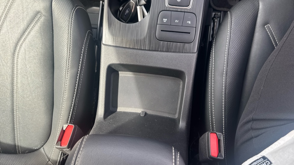 Ford Kuga 2.5 PHEV Vignale 5dr CVT Estate - Image 43