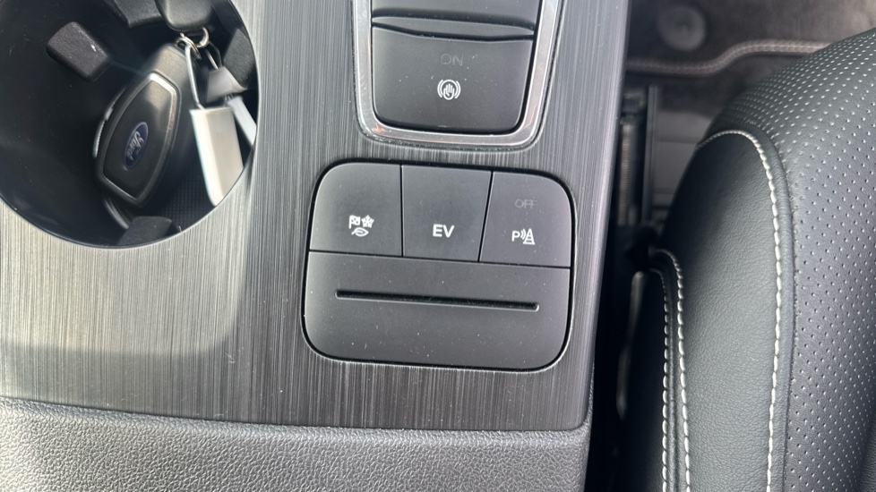 Ford Kuga 2.5 PHEV Vignale 5dr CVT Estate - Image 44