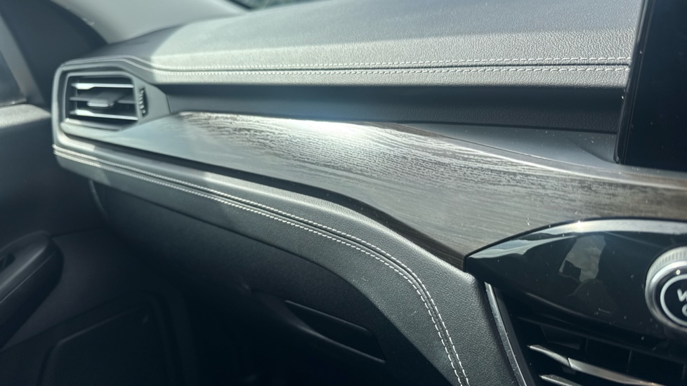 Ford Kuga 2.5 PHEV Vignale 5dr CVT Estate - Image 50