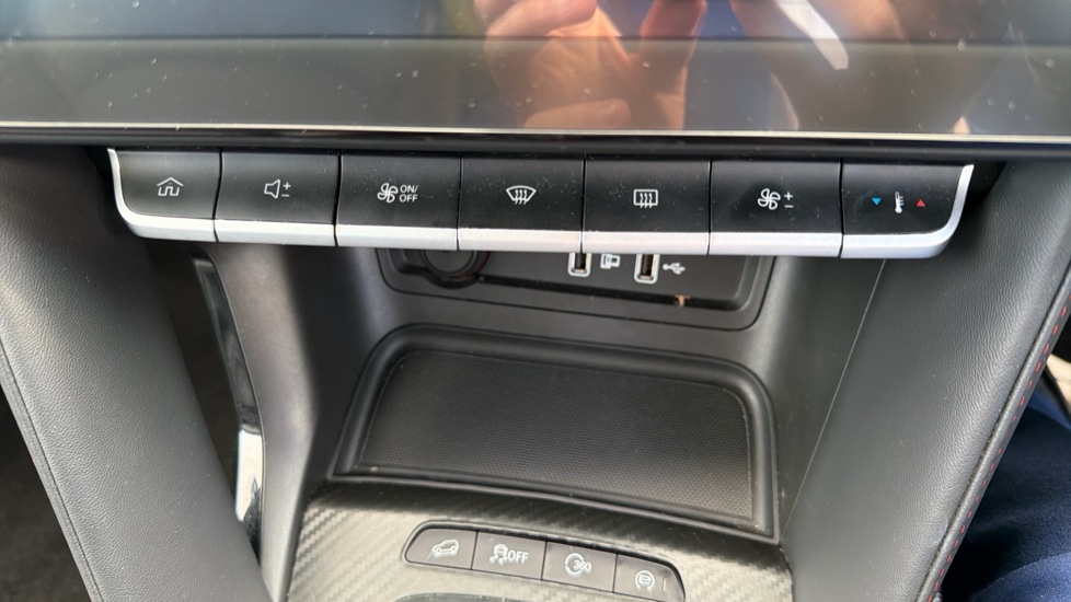 MG ZS 1.5 VTi-TECH Exclusive 5dr Petrol Hatchback - Image 22