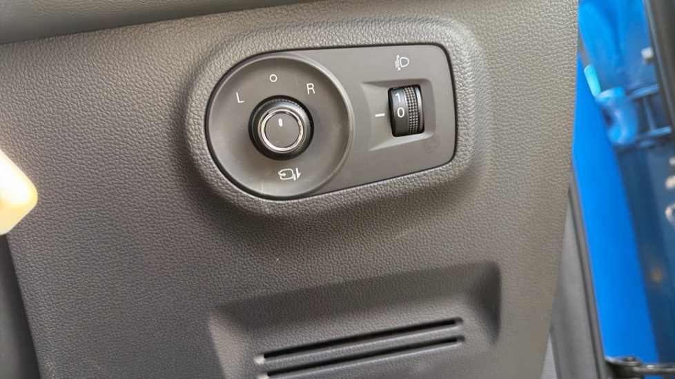 MG ZS 1.5 VTi-TECH Exclusive 5dr Petrol Hatchback - Image 29