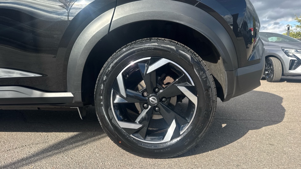 Nissan Juke 1.0 DiG-T 114 N-Connecta 5dr Petrol Hatchback - Image 7