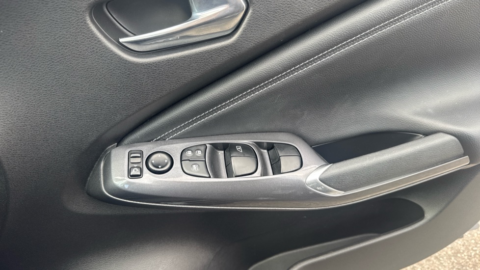 Nissan Juke 1.0 DiG-T 114 N-Connecta 5dr Petrol Hatchback - Image 21