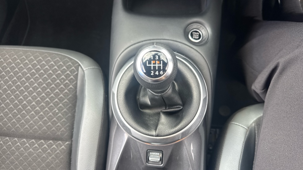 Nissan Juke 1.0 DiG-T 114 N-Connecta 5dr Petrol Hatchback - Image 32