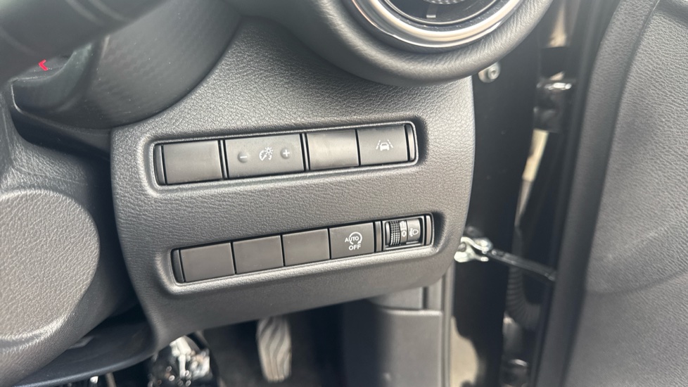 Nissan Juke 1.0 DiG-T 114 N-Connecta 5dr Petrol Hatchback - Image 36
