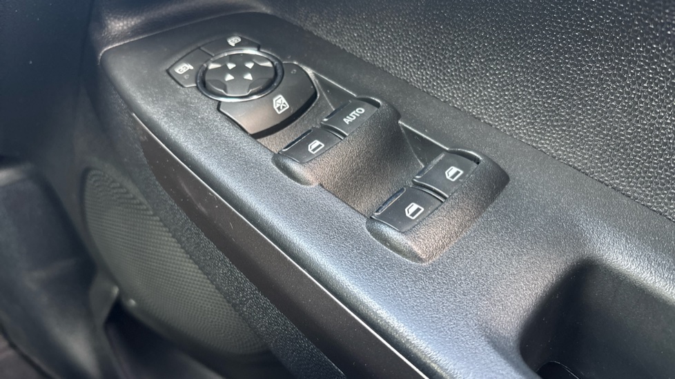Ford EcoSport 1.0 EcoBoost 125 Zetec 5dr Auto Petrol Hatchback - Image 32