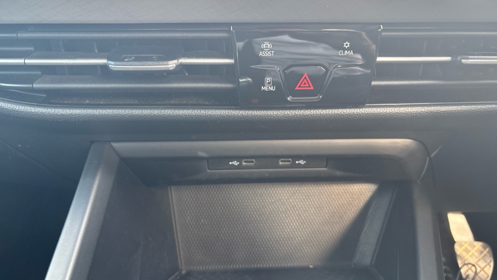 Volkswagen Golf 1.5 TSI Life 5dr Petrol Hatchback - Image 45