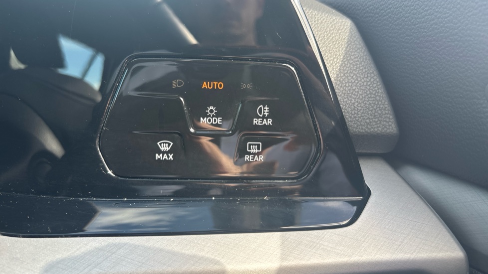 Volkswagen Golf 1.5 TSI Life 5dr Petrol Hatchback - Image 46
