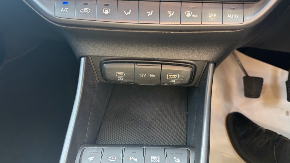 Hyundai i20 1.0T GDi Premium 5dr Petrol Hatchback - Image 25