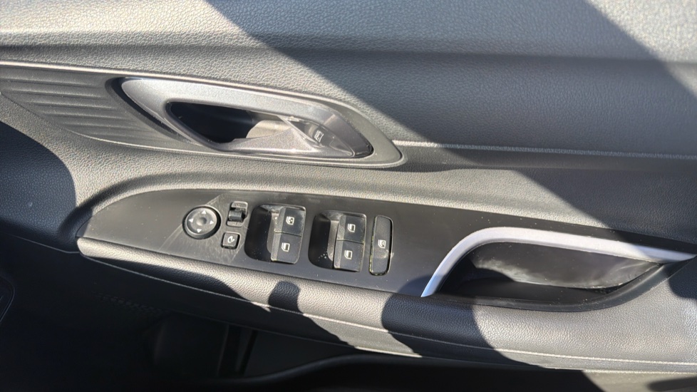 Hyundai i20 1.0T GDi Premium 5dr Petrol Hatchback - Image 27