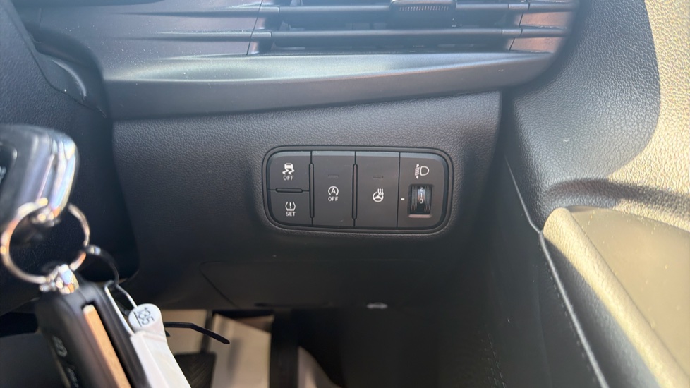 Hyundai i20 1.0T GDi Premium 5dr Petrol Hatchback - Image 28