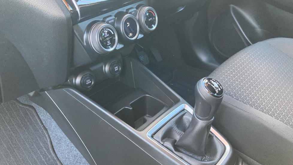 Suzuki Swift 1.2 Dualjet 83 12V Hybrid SZ5 5dr Petrol Hatchback - Image 13