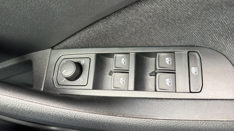 Skoda Kamiq 1.0 TSI SE L Edition 5dr DSG Petrol Hatchback - Image 28