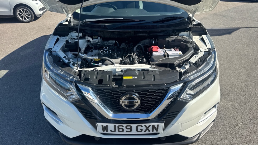 Nissan Qashqai 1.3 DiG-T 160 Tekna 5dr DCT Petrol Hatchback - Image 8