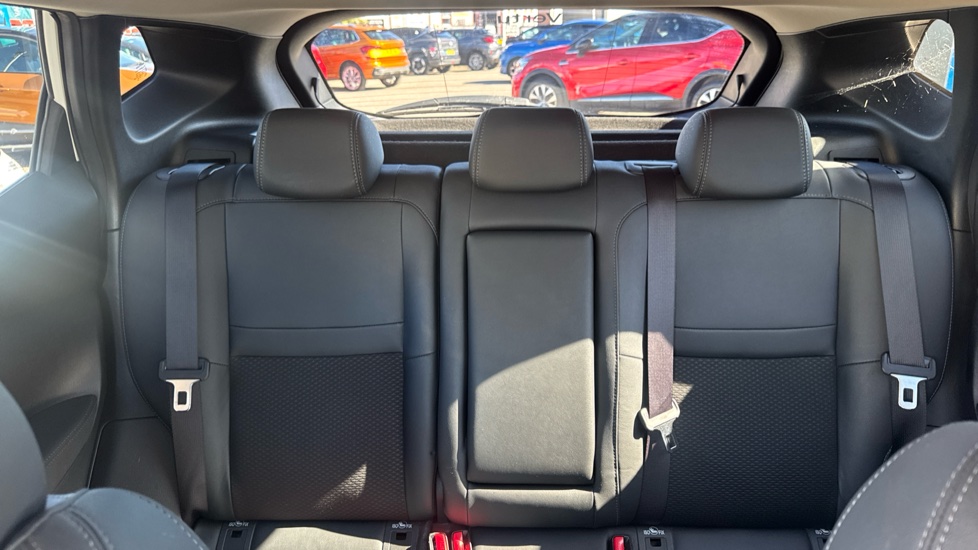 Nissan Qashqai 1.3 DiG-T 160 Tekna 5dr DCT Petrol Hatchback - Image 15