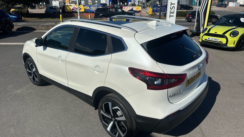 Nissan Qashqai 1.3 DiG-T 160 Tekna 5dr DCT Petrol Hatchback - Image 24