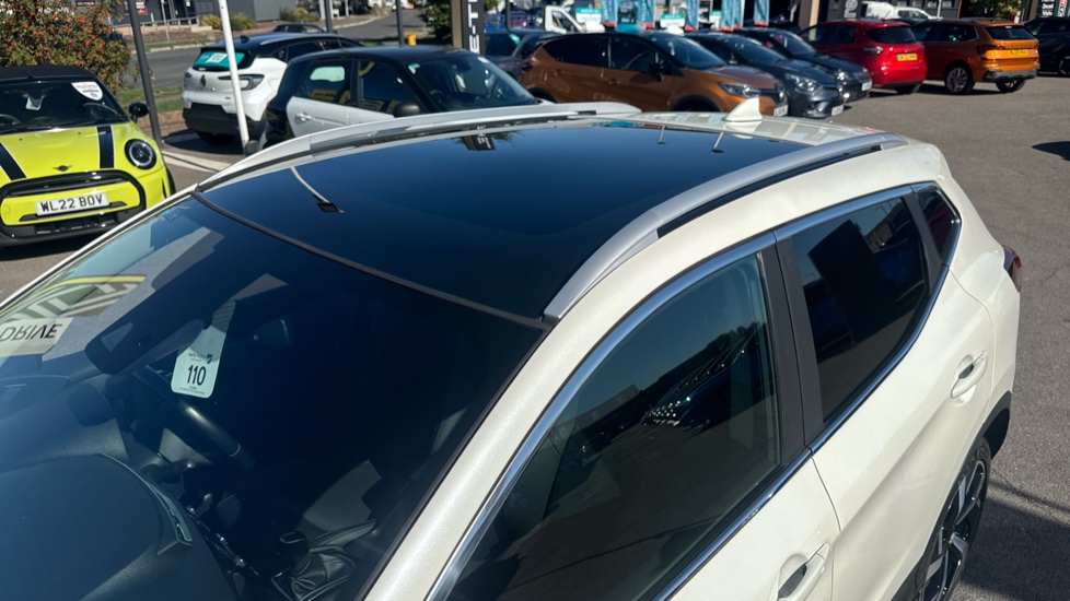 Nissan Qashqai 1.3 DiG-T 160 Tekna 5dr DCT Petrol Hatchback - Image 25