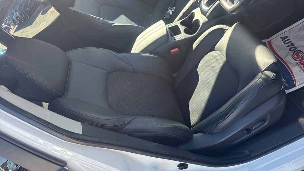 Nissan Qashqai 1.3 DiG-T 160 Tekna 5dr DCT Petrol Hatchback - Image 27
