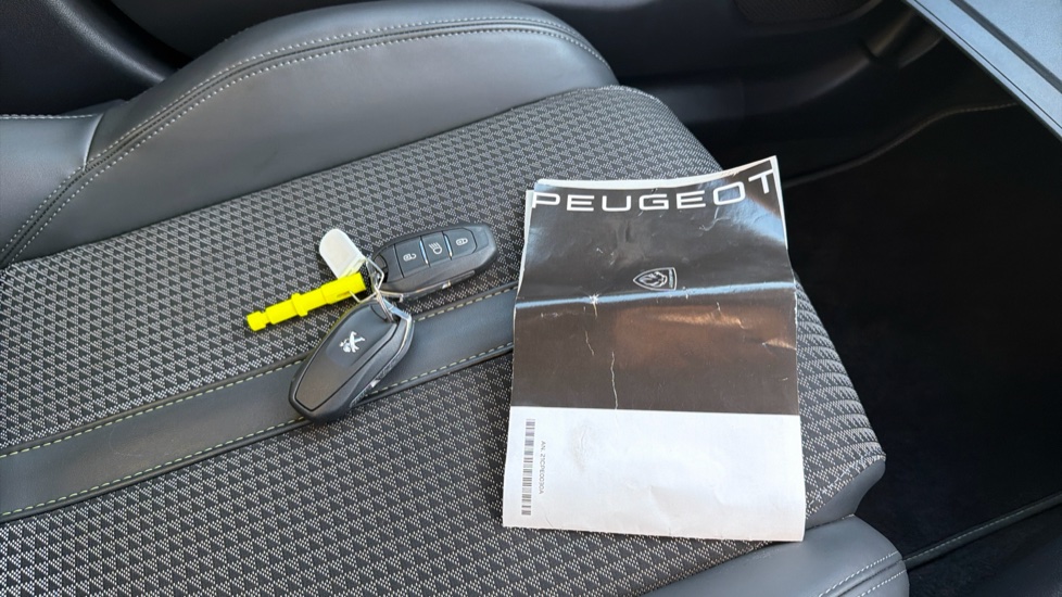 Peugeot 2008 1.2 PureTech 130 GT 5dr EAT8 Petrol Estate - Image 19