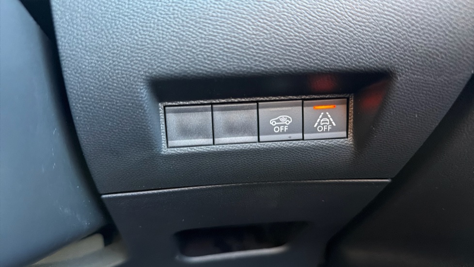 Peugeot 2008 1.2 PureTech 130 GT 5dr EAT8 Petrol Estate - Image 38