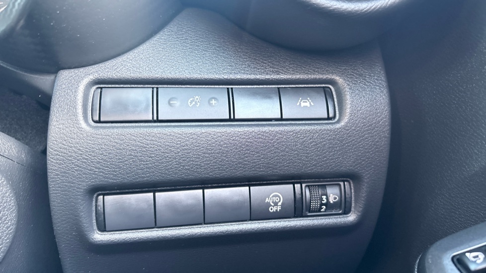 Nissan Juke 1.0 DiG-T 114 N-Connecta 5dr Petrol Hatchback - Image 25