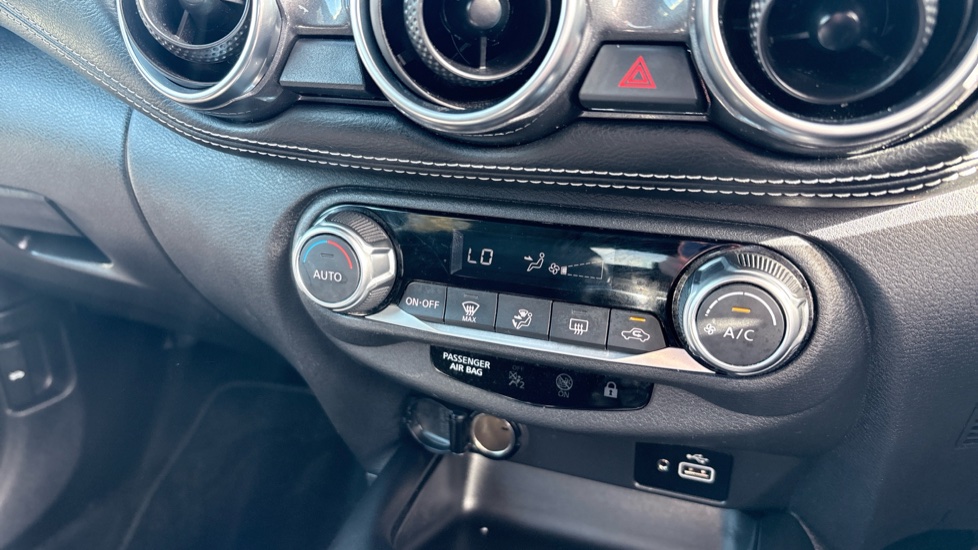 Nissan Juke 1.0 DiG-T 114 N-Connecta 5dr Petrol Hatchback - Image 29
