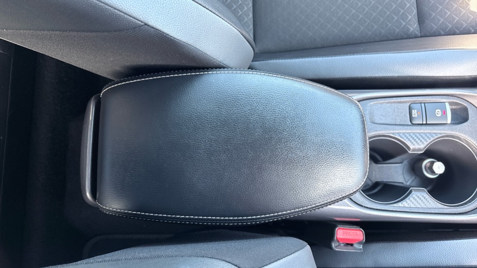 Nissan Juke 1.0 DiG-T 114 N-Connecta 5dr Petrol Hatchback - Image 41