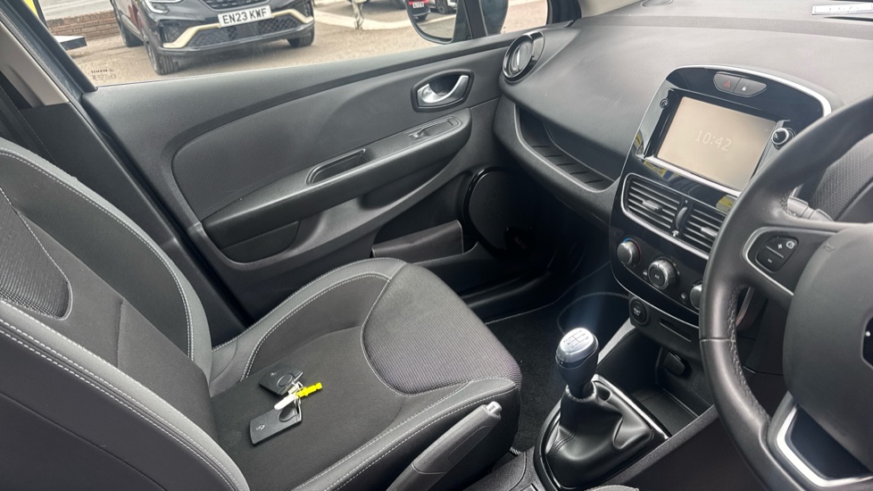 Renault Clio 0.9 TCE 90 Dynamique Nav 5dr Petrol Hatchback - Image 14
