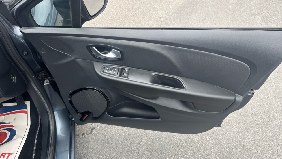 Renault Clio 0.9 TCE 90 Dynamique Nav 5dr Petrol Hatchback - Image 25