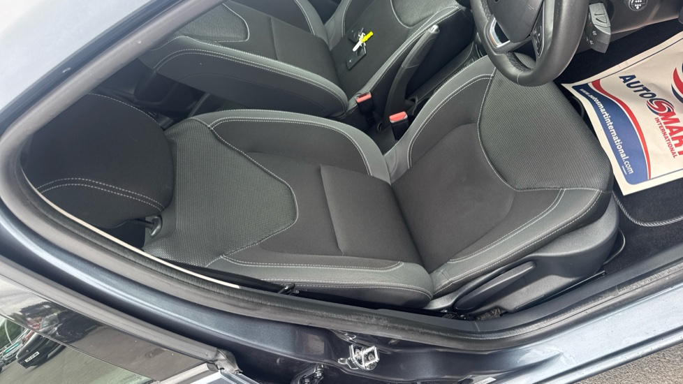 Renault Clio 0.9 TCE 90 Dynamique Nav 5dr Petrol Hatchback - Image 27