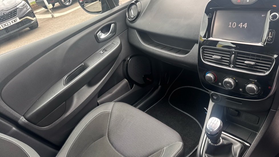Renault Clio 0.9 TCE 90 Dynamique Nav 5dr Petrol Hatchback - Image 28