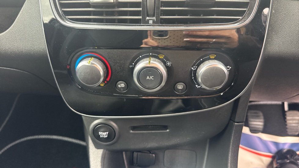 Renault Clio 0.9 TCE 90 Dynamique Nav 5dr Petrol Hatchback - Image 32