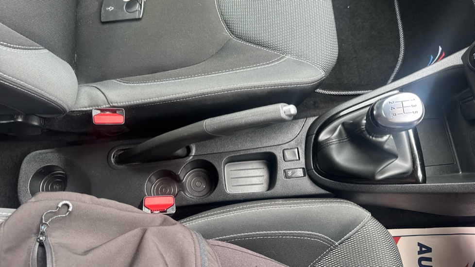 Renault Clio 0.9 TCE 90 Dynamique Nav 5dr Petrol Hatchback - Image 35