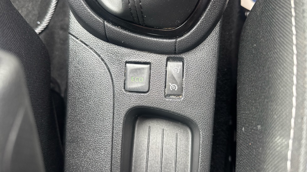 Renault Clio 0.9 TCE 90 Dynamique Nav 5dr Petrol Hatchback - Image 37