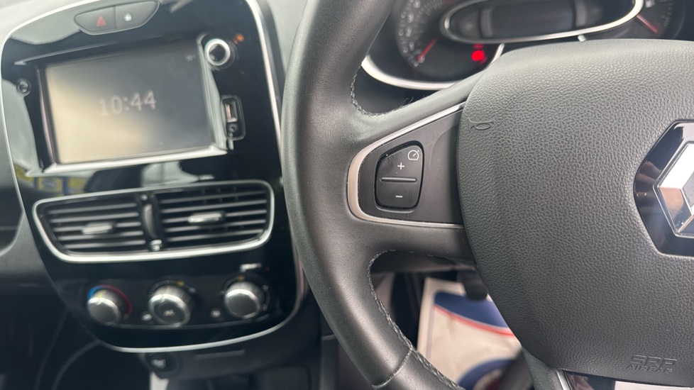 Renault Clio 0.9 TCE 90 Dynamique Nav 5dr Petrol Hatchback - Image 38