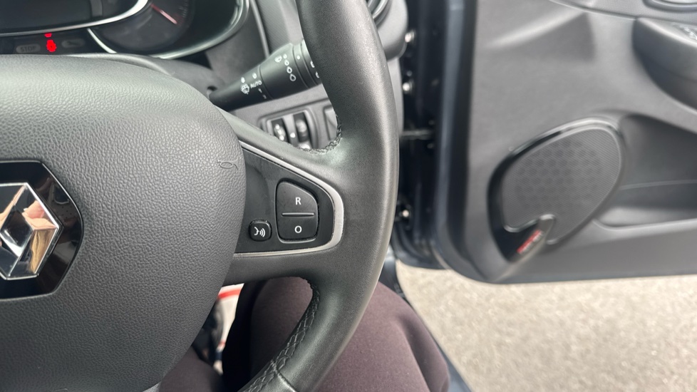 Renault Clio 0.9 TCE 90 Dynamique Nav 5dr Petrol Hatchback - Image 39