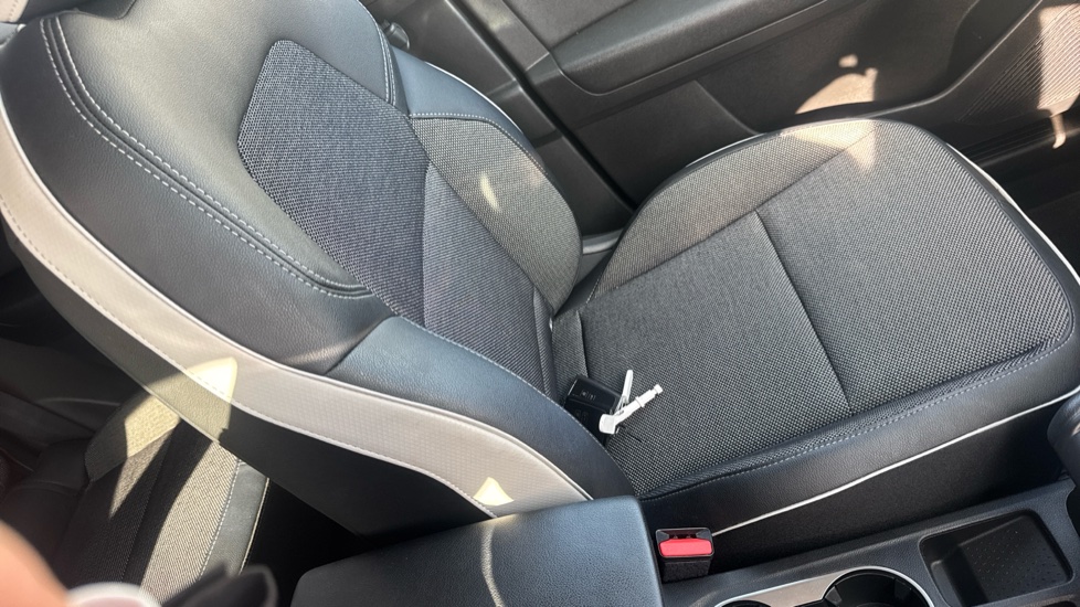 Renault Captur 1.5 dCi 95 S Edition 5dr Diesel Hatchback - Image 36