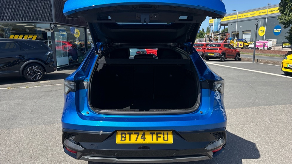 Renault Rafale E-Tech FHEV Techno Esprit Alpine 5dr Auto 4C Hybrid Estate - Image 4