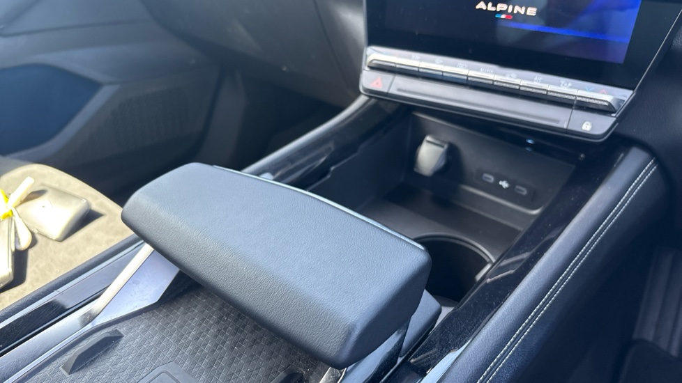 Renault Rafale E-Tech FHEV Techno Esprit Alpine 5dr Auto 4C Hybrid Estate - Image 13
