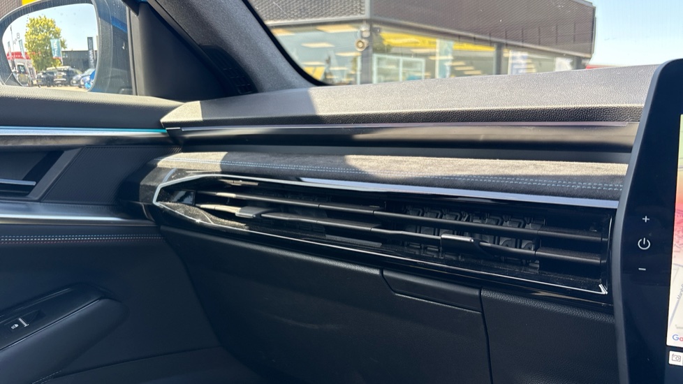 Renault Rafale E-Tech FHEV Techno Esprit Alpine 5dr Auto 4C Hybrid Estate - Image 26